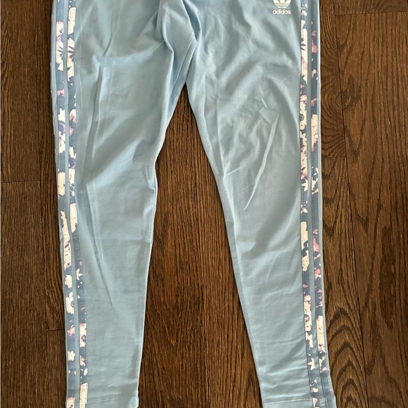 Adidas Leisure Trackpants 💙 - Picture 5 of 13